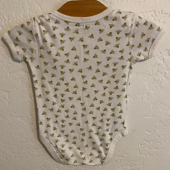 Burt’s Bees bodysuit bundle of 3 (6-9 Months) - Picture 4 of 11